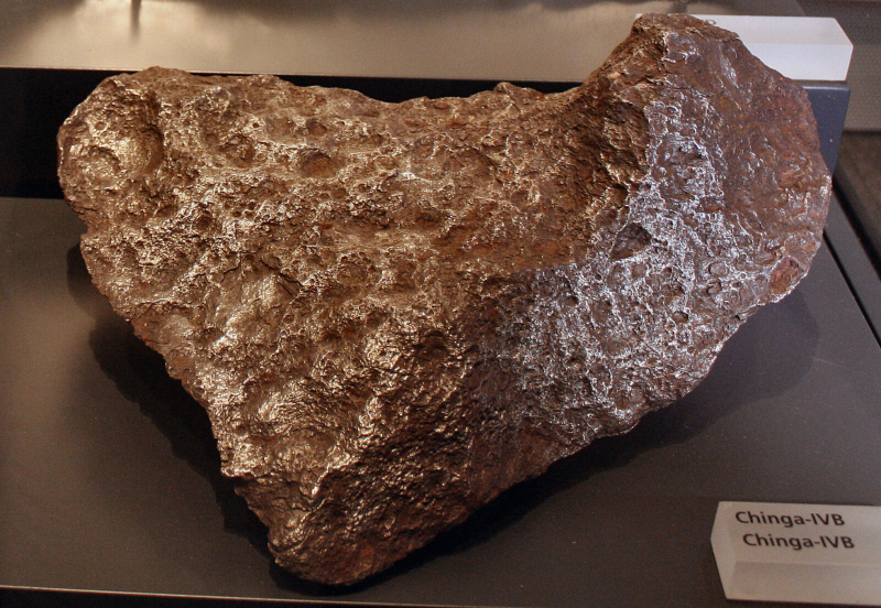 Od dżungli Borneo po próbki z dalekiego kosmosu. Prof. Kruszewski w rozmowie o realiach pracy geologa