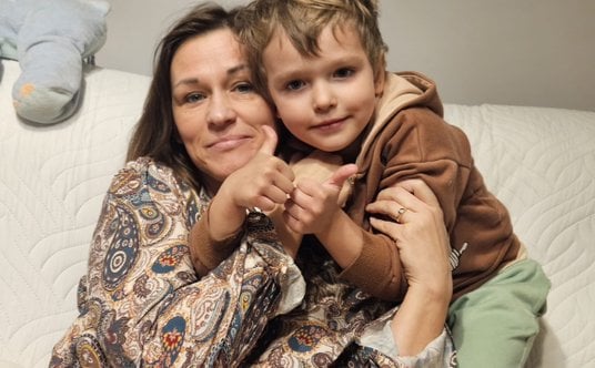 Spór o niezatwierdzony lek za miliony od Łatwoganga. Mama Adasia: wiem, co czeka synka bez terapii
